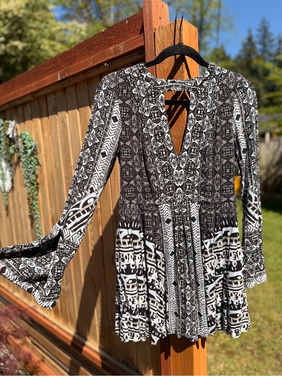 Free People Dresses & Skirts - Free People Black and White Printed Long Sleeve Dress
